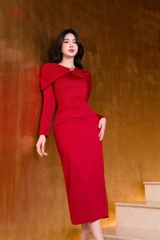 49132D96 - Đầm len đỏ, vai phối tà bong khoác rời