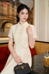 43145E66 - Đầm linen kem cổ đức,eo thắt đai hoa