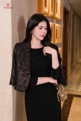 82053B05 - Áo khoác ngắn gấm đen lông thêu hoa vàng