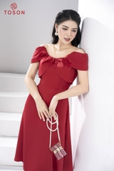 49193D93 - Đầm tiệc nhẹ lụa đỏ, vai lệch xếp ly.