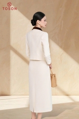 B8368E95 - Bộ tweet kem: Vest cổ nhung + C.váy