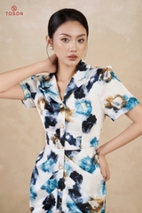 41095H85 - Đầm lụa hoa đen xếp ly thân trước