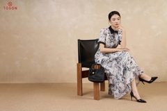 43084 - Đầm xòe lụa silk họa tiết hoa đen