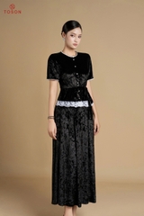 13041B65 - Áo nhung đen, gấu phối ren trắng