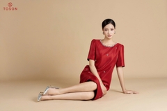 49033D66 - Đầm suông tapta đỏ ánh kim đính cườm TT