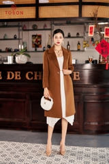 99002N34 - Áo dạ lông cừu nâu, dáng dài, mí gân cửa tay đính trang trí