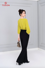 11025X94 - Áo lụa xanh cốm dáng suông cổ đổ.