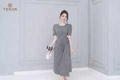 44002G14 - Đầm text đũi ghi, tà bong xếp ly thắt nơ eo