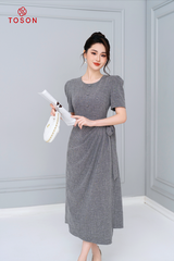 44002G14 - Đầm text đũi ghi, tà bong xếp ly thắt nơ eo