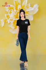 AP333B34 - Áo cotton croptop đen in hoa tím nhỏ