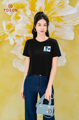 AP333B34 - Áo cotton croptop đen in hoa tím nhỏ