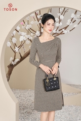 44875K63 - Đầm u mì dạ kẻ be, cổ cắt lệch.