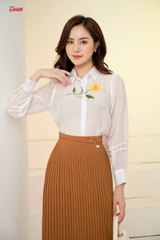 34003E02 - Chân váy Chiffon be dập ly, cạp đính khuyên nhỏ trang trí.