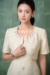 49308V75 - Đầm tiệc text vàng + áo lửng trùm vai