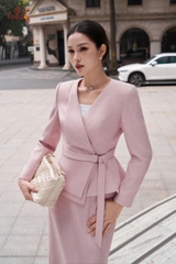 B8361P65 - Bộ text hồng đỗ, áo vest thắt đai + CV