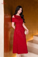 49126D95 - Đầm lụa đỏ in hình bướm chìm, vai xếp bong