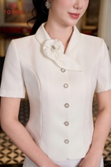 19141W96 - Áo ký giả đũi vân trắng, cổ đính hoa