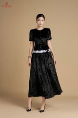 13041B65 - Áo nhung đen, gấu phối ren trắng