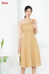 43922E82 - Đầm xòe Be nhung nhăn, vai đính hoa, tay phối lưới chấm (limitted)