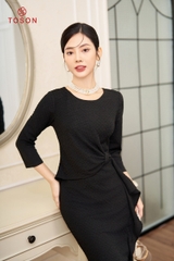 47978B63 - Đầm ôm len đen chấm nổi, eo cách điệu nơ