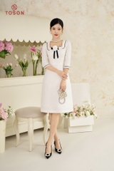 46874W94 - Đầm tweet trắng dáng A, cổ đính nơ hoa