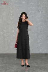 40093B65 - Đầm suông linen đen đính hoa trang trí
