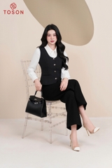 86022B95 - Áo gile cổ U đính cúc trang trí