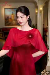 49122D96 - Đầm tiệc lụa đỏ vai phối tà bong