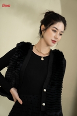 89959B83 - Áo đen lông tầng sát nách, nẹp phối da đính cúc Limitted.