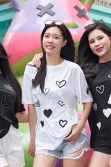 AP552W24 - Áo cotton trắng in trái tim đính cườm