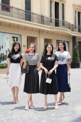 AP138B24 - Áo cotton đen đính kim sa và bông hoa
