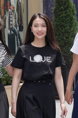 AP138B24 - Áo cotton đen đính kim sa và bông hoa