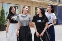 AP138B24 - Áo cotton đen đính kim sa và bông hoa