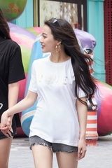 AP138W24 - Áo cotton trắng đính kim sa và bông hoa