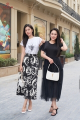 AP208W24 - Áo cotton trắng tay dơi, in hoa hồng