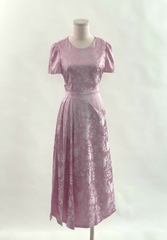44179P94 - Đầm lụa hoa hồng, dáng A xếp ly