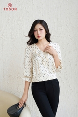 14096J94 - Áo lụa chấm bi bo gấu