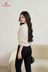 14096J94 - Áo lụa chấm bi bo gấu