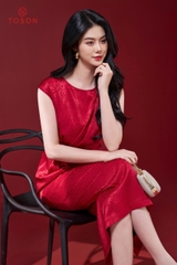 49526D94 - Đầm lụa tiệc đỏ, xếp ly đính hoa eo (Limitted)