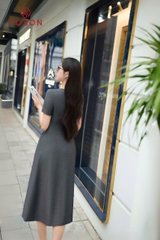 41002B35 - Đầm đen ghi dáng suông
