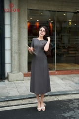41002B35 - Đầm đen ghi dáng suông
