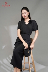 11003B95 - Áo chiffon đen cổ đính hoa dây chéo