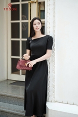 43039B95 - Đầm lụa đen ánh kim đính cườm