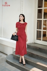 44044D95 - Đầm lụa đỏ xẻ vai đính hoa