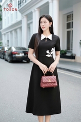 46018B95 - Đầm đen phối trắng, đũi nhật eo đinh hoa