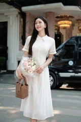 43127W35 - Đầm lụa trắng cổ đức dáng xòe