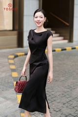 44044B95 - Đầm lụa đen xẻ vai đính hoa