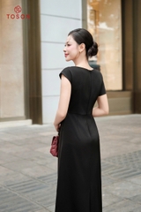 44044B95 - Đầm lụa đen xẻ vai đính hoa