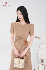 44110N05 - Đầm nâu xòe xếp bèo, cài bông hoa