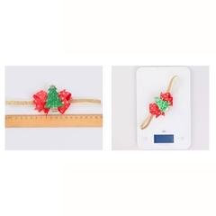 Băng đô Noel cài tóc cho bé sơ sinh 0-2 tuổi đính nơ đỏ phố họa tiết Giáng sinh đáng yêu kèm dây lấp lánh BBShine – NOEL011